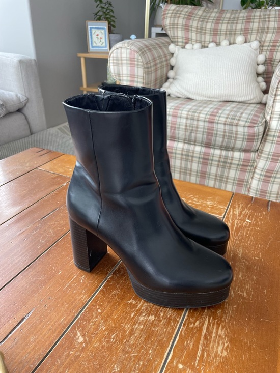 H&M Shoes - Black Platform Heeled Chelsea Boots